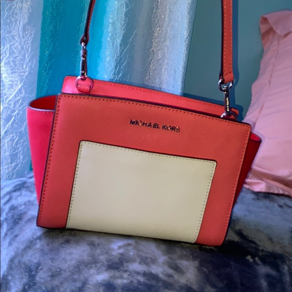 Medium Size Michael Kors bag in pink and white